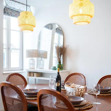 La Maison Rouge De *