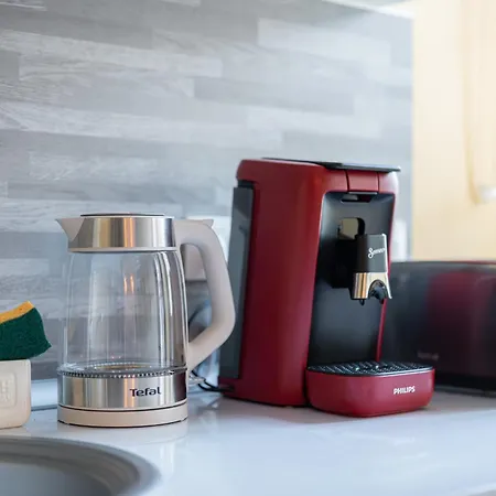 La Maison Rouge De *